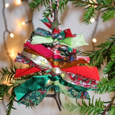 Course Image for T25AA1936 Art and crafts for Christmas for adults with learning disabilities