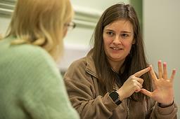 Course Image for T26BB1283 Sign supported English for beginners: part 1