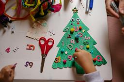Course Image for T26HG1427 Family Fun - Christmas Craft